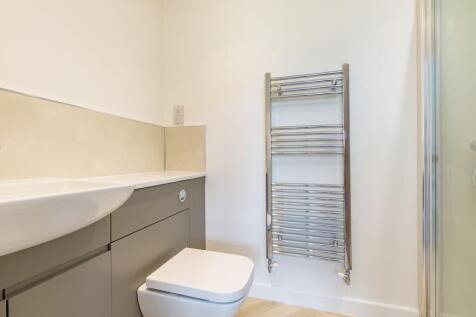 ENSUITE TO MASTER BEDROOM