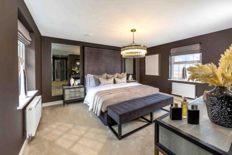 Henley main bedroom