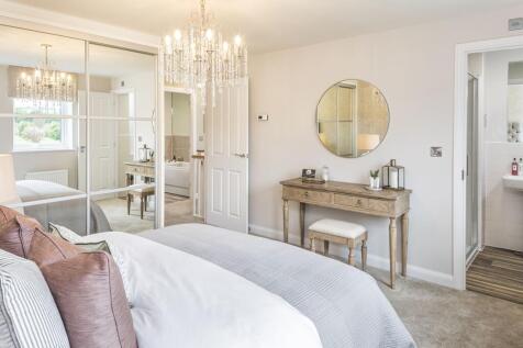 Inside view of the en suite main bedroom. Radleigh. 4 bed home.