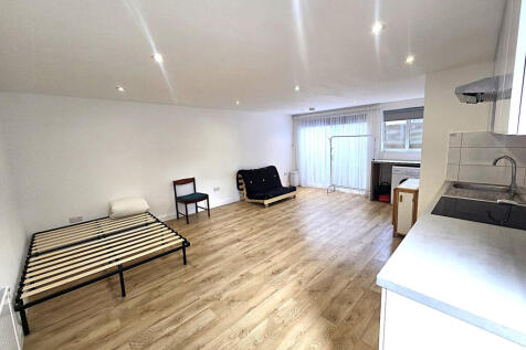 A fully self contained spacious studio with all b