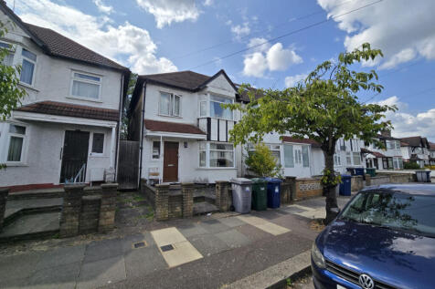 3 bed end of terrace chain free sale