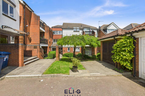 Chain Free Bright, spacious &amp; move in ready two b