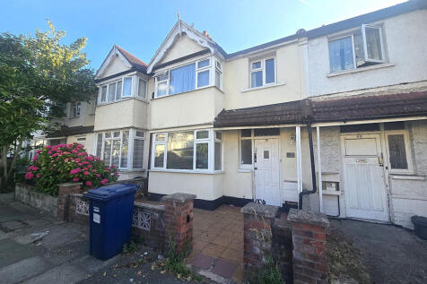 A family friendly 3 bedroom mid terrace family ho