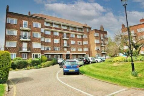 A great size three bedroom ground floor flat avai