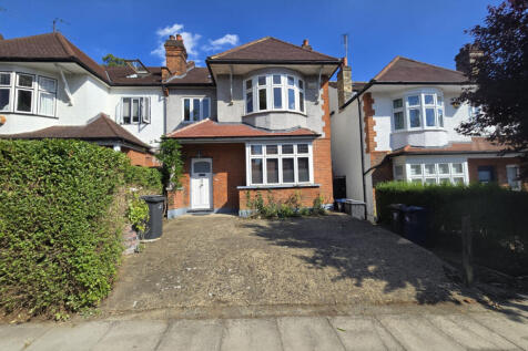 A great size 5 bedroom, loft extended family home