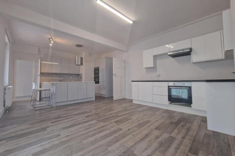6 bed detached house to rent Egerton Gardens, Lon
