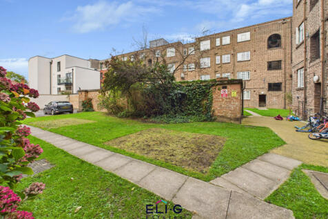 3 bed flat for sale Windsor Court, on Highfield G