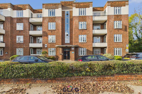 Large one double bedroom flat to rent in Brook Lo