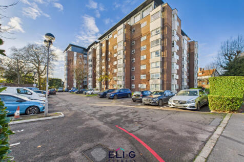 2 bed flat to rent Raffles House, London NW4