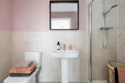 Convenient En-Suite from main bedroom
