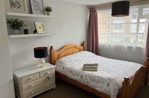 st-stephens-close-ct2-7hy-970573