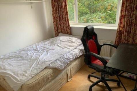 weydon-hill-close-gu9-8pa-931679