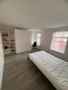eston-street-m13-0ff-983342