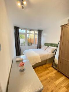 salford-house-e14-3hz-983410