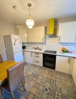 salford-house-e14-3hz-983420