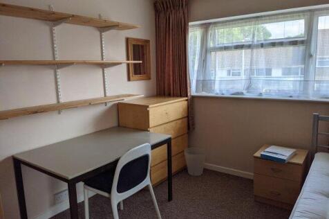 long-meadow-way-ct2-7bt-926619