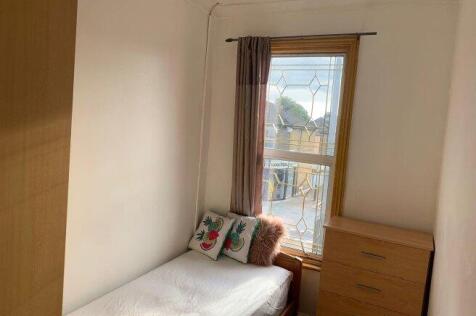 hoe-street-e17-9bg-992112