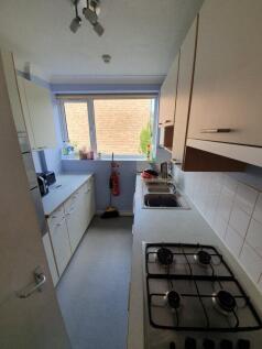 dollis-drive-gu9-9qd-916552