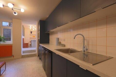 lower-brown-street-le1-5th-995707