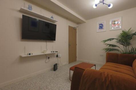 lower-brown-street-le1-5th-996449