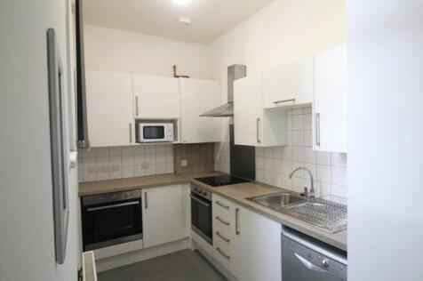 lower-brown-street-le1-5xu-996219