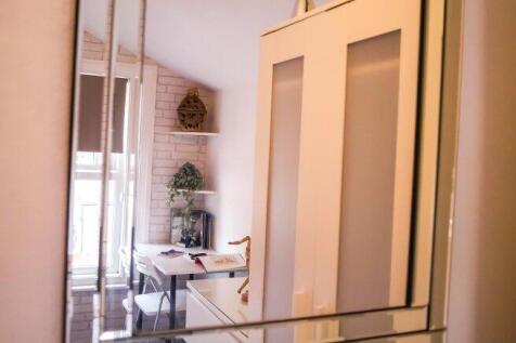 charter-street-me7-1ng-929402