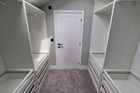 Walk-In Wardrobe
