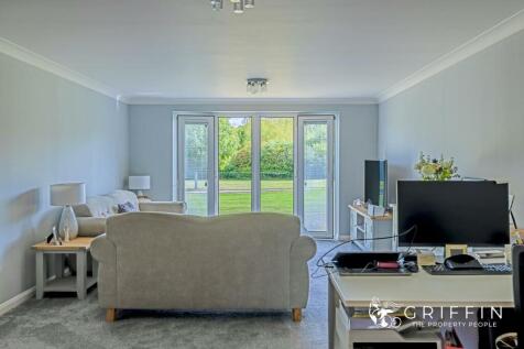 Lounge 1.jpg