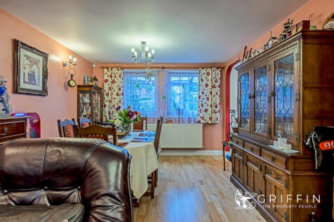 Lounge &amp; Dining