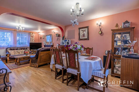 Lounge &amp; Dining