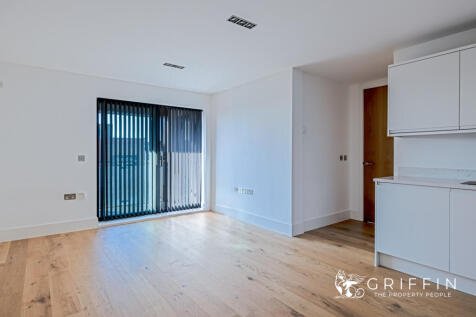 Lounge &amp; Kitchen