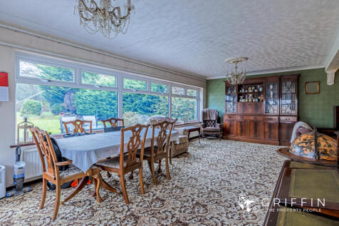 Lounge &amp; Dining