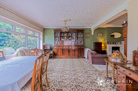 Lounge &amp; Dining