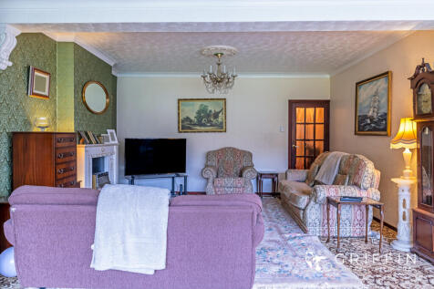 Lounge &amp; Dining