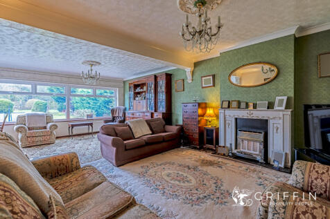 Lounge &amp; Dining