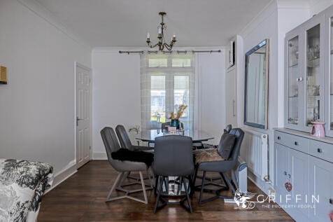 Lounge &amp; Dining