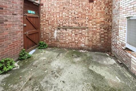 c1331608courtyard
