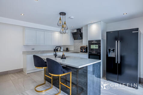 Kitchen &amp; Dining