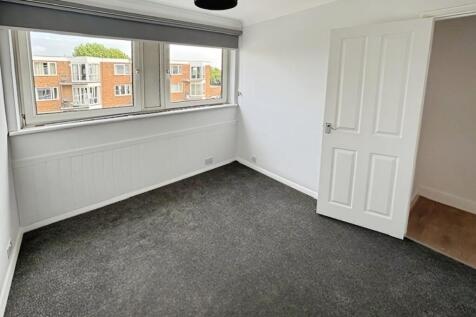f49c1353bedroomm11