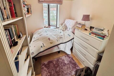 c5756734bedroom203