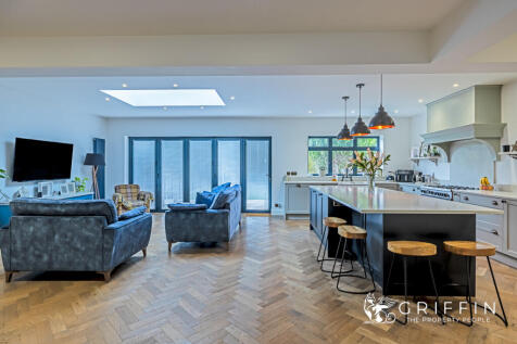 Kitchen &amp; Dining