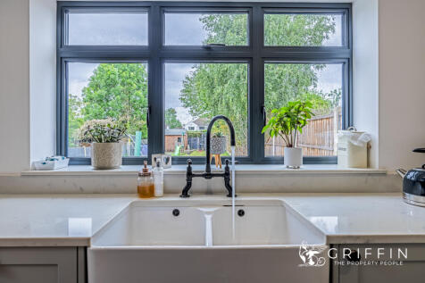 Kitchen &amp; Dining