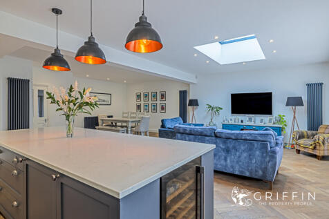 Kitchen &amp; Dining