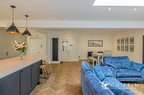 Kitchen &amp; Dining