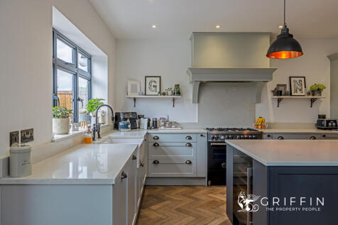 Kitchen &amp; Dining