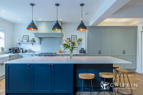 Kitchen &amp; Dining