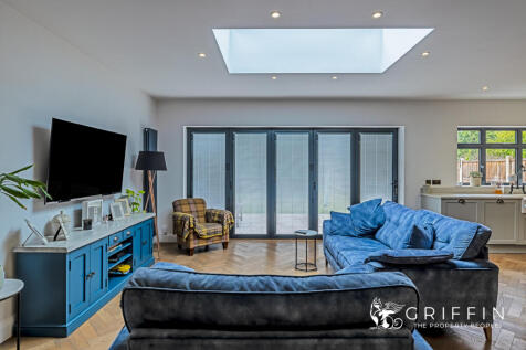 Kitchen &amp; Dining