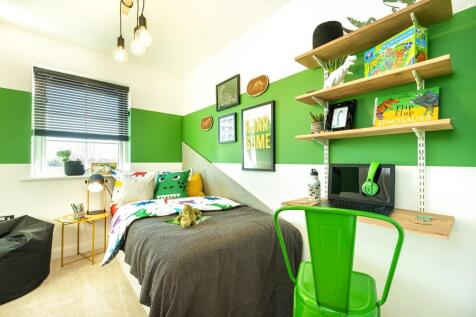 SINGLE BEDROOM OR HOME WORKING SPACE