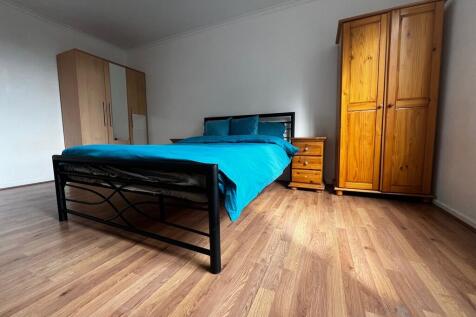 Bedroom 2c (3)