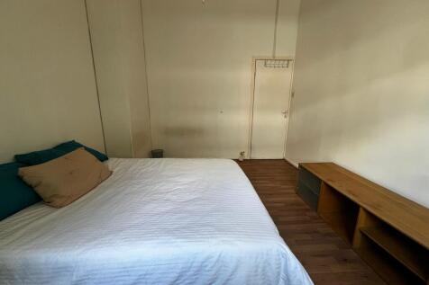 Bedroom 3b (2)